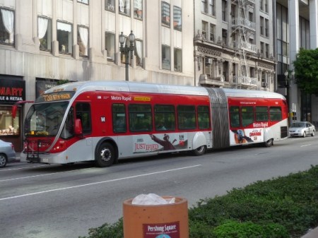 Los Angeles MetroRapid Route 720. Photo: Sopas EJ.