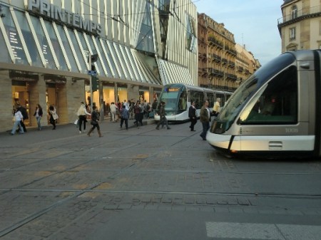 Major crossing of different tram routes near Homme de Fer. Photo: Franz Roski.