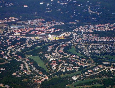 Official transportation and land-use policies have encouraged Austin-area sprawl development patterns. Photo: Mopacs, via Skyscraperpage.